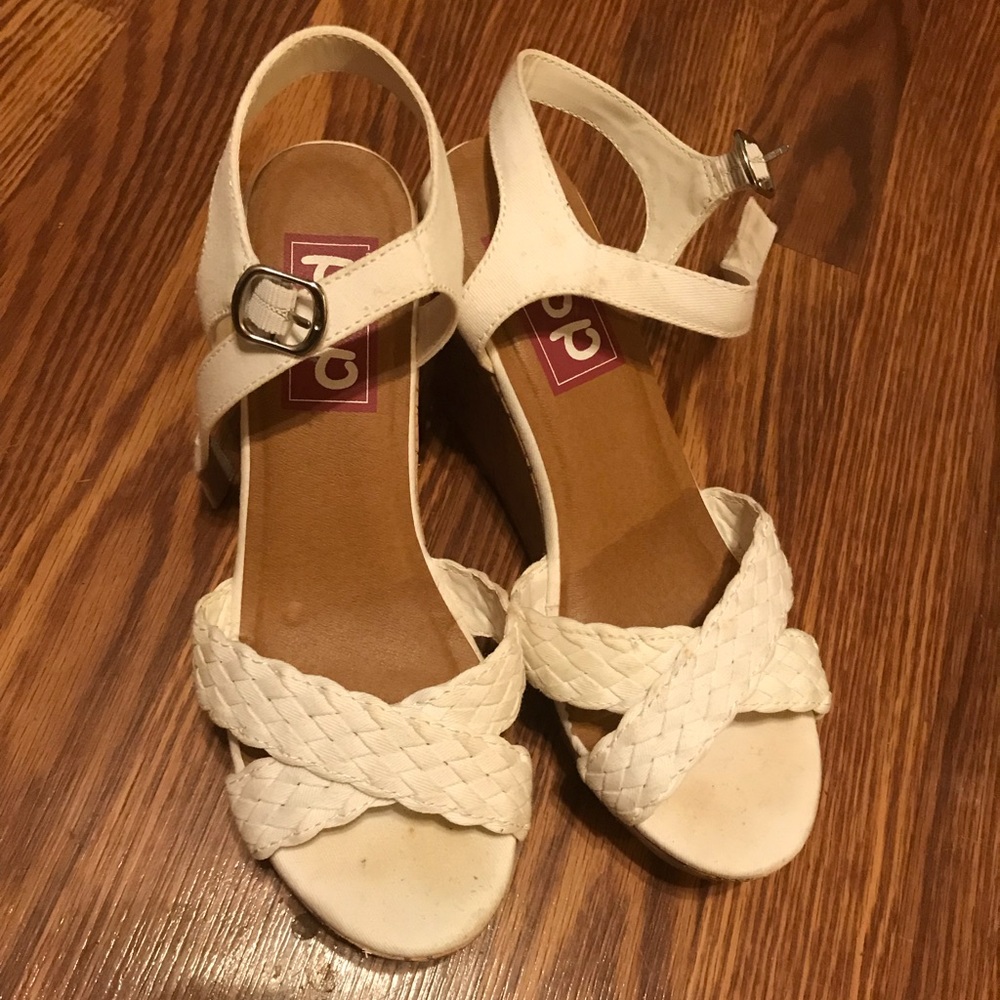 White Wedges